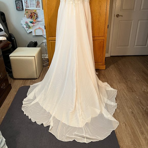 Maggie Sotterro Wedding Dress - Picture 4 of 11